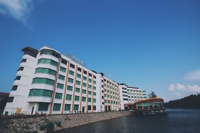 The Regency Waterfront Hotel