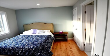Aurora Deluxe Vacation Guest House