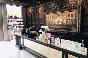 Shade House - Phuket Downtown