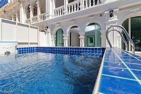 Modern Living Hotel