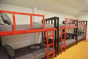 Lanta Hostel - Adults Only