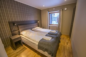 Pinetree Lodge