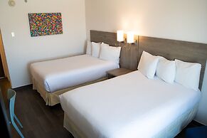 Hotel Mesaluna Near American Consulate