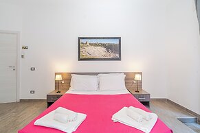 Cavour Rooms