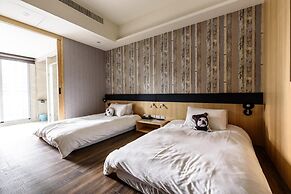 Treehouse Hostels