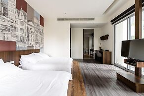 Treehouse Hostels