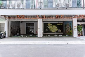 Treehouse Hostels