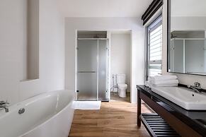 Treehouse Hostels