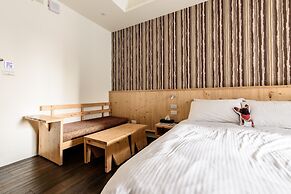 Treehouse Hostels
