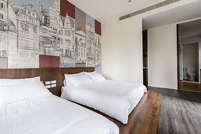 Treehouse Hostels