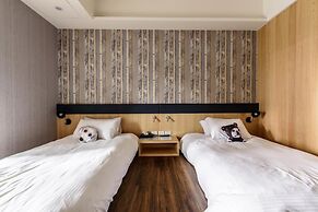 Treehouse Hostels