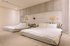 Treehouse Hostels