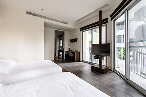 Treehouse Hostels