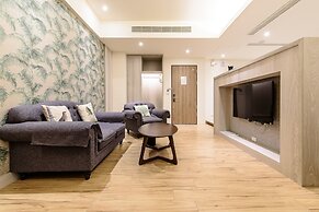 Treehouse Hostels