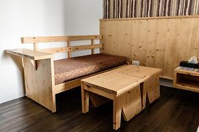 Treehouse Hostels