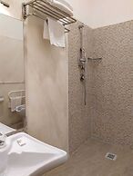 Moonlight Hotel & Suites
