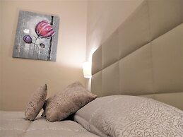Moonlight Hotel & Suites