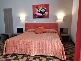 Moonlight Hotel & Suites