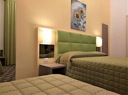 Moonlight Hotel & Suites