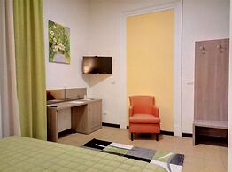 Moonlight Hotel & Suites
