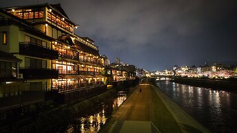 Reikaku Kiyomizu-Gojo