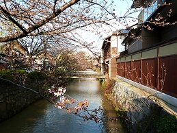 Reikaku Kiyomizu-Gojo