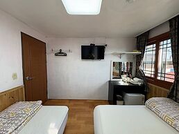 Gudeok Guest House - Hostel