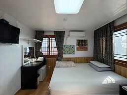 Gudeok Guest House - Hostel