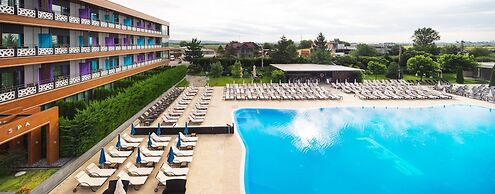 Sky Blue Hotel & Spa