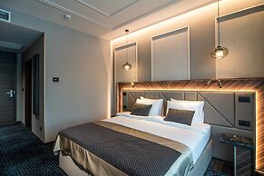 Sky Blue Hotel & Spa