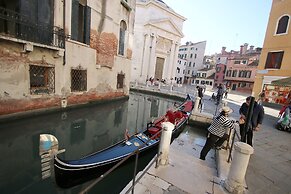SUNNY Ghetto canal