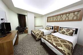 Grand Ari Hotel