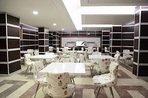 Grand Ari Hotel