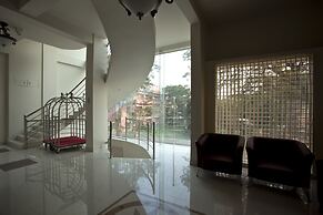 La Rose Hotel