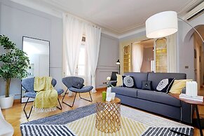 JOIVY Austere Elegance