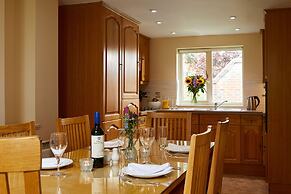 Macdonald Elmers Court Resort