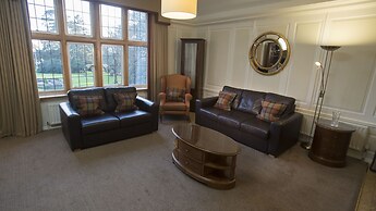 Macdonald Elmers Court Resort