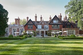Macdonald Elmers Court Resort