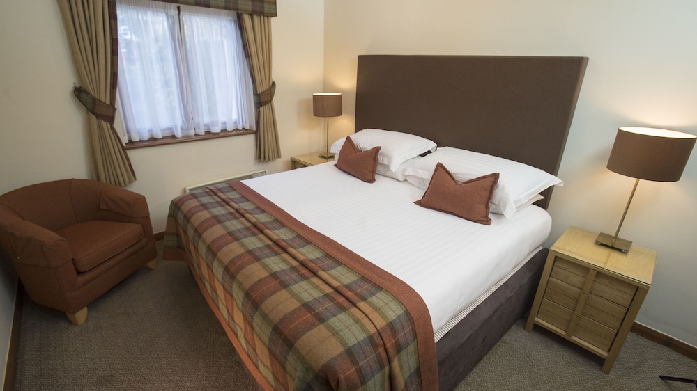 Macdonald Elmers Court Resort
