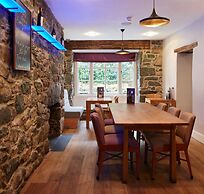 The Cross Foxes- Bar Grill and Rooms