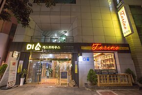 Miso Guesthouse - Hostel