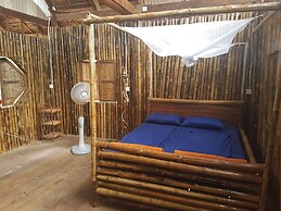 Driftwood Hostel and Bungalows