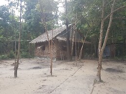 Driftwood Hostel and Bungalows
