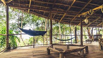 Driftwood Hostel and Bungalows