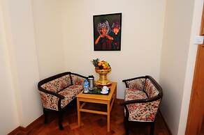 Royal Inlay Hotel