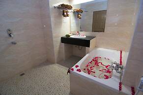 Royal Inlay Hotel