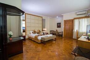 Royal Inlay Hotel