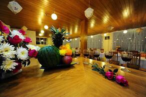 Royal Inlay Hotel