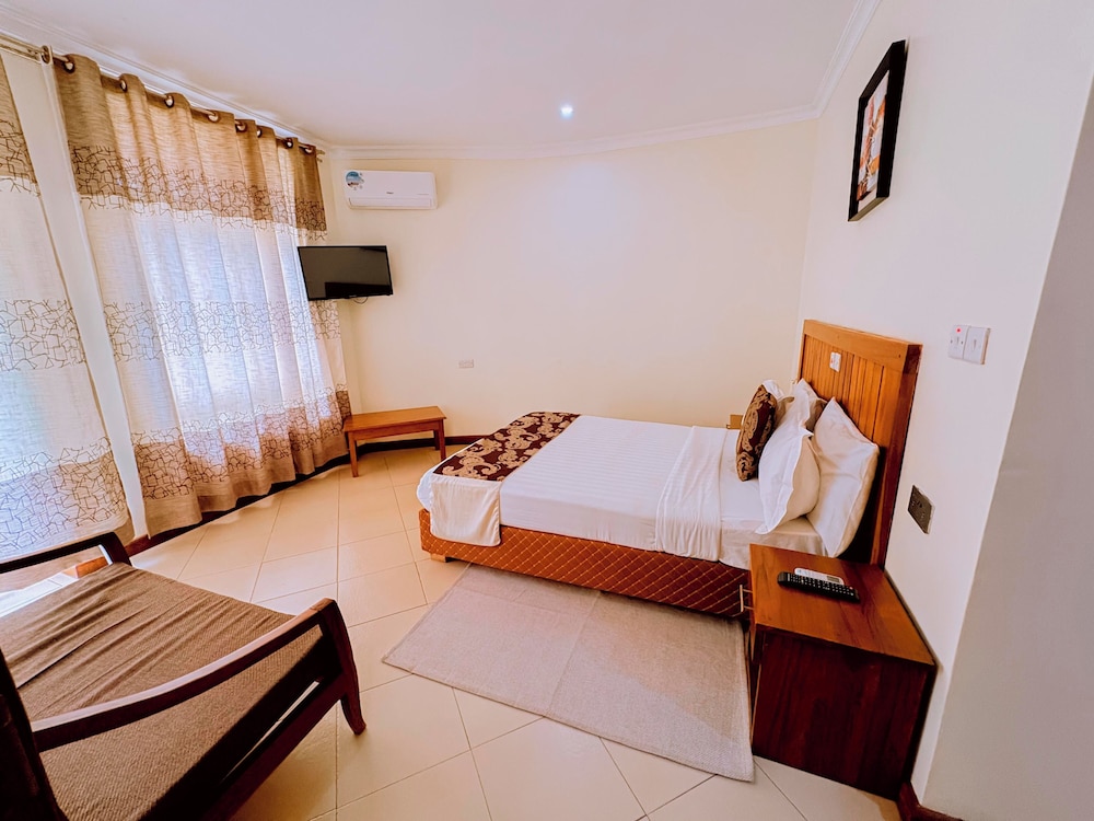 Masailand Safari & Lodge