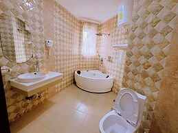 Masailand Safari & Lodge